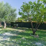 B&B Lido Dei Pini מלון דירות