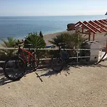 B&B Lido Dei Pini מלון דירות
