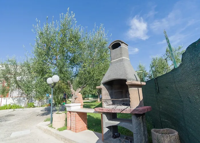 B&B Lido Dei Pini アパートホテル