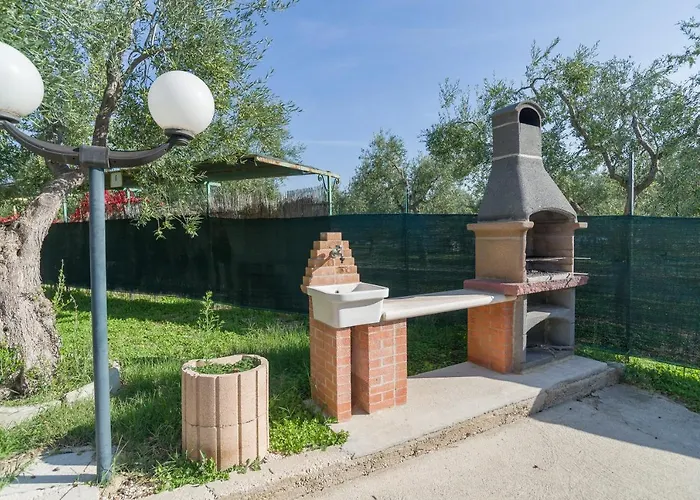 B&B Lido Dei Pini מלון דירות