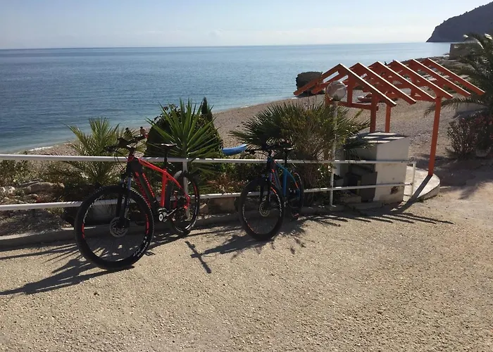 B&B Lido Dei Pini מלון דירות